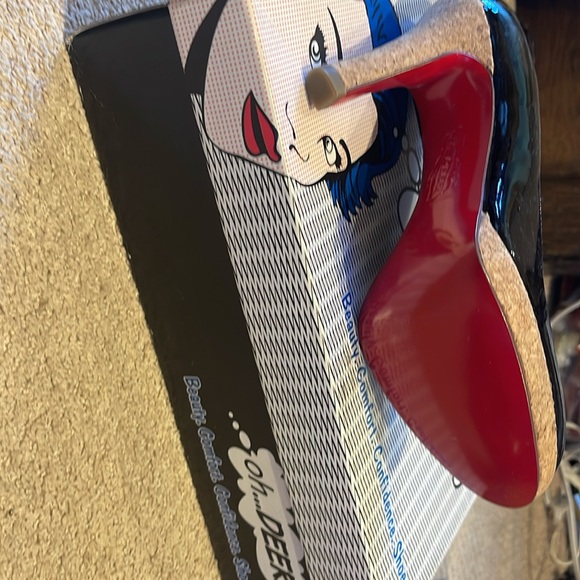 Oh…Deer! Black patent leather heals with red under shoes and cork heels size 7M - Picture 3 of 3